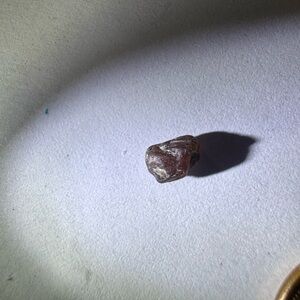 R007 - 1 Small pink/red rough sapphire crystal